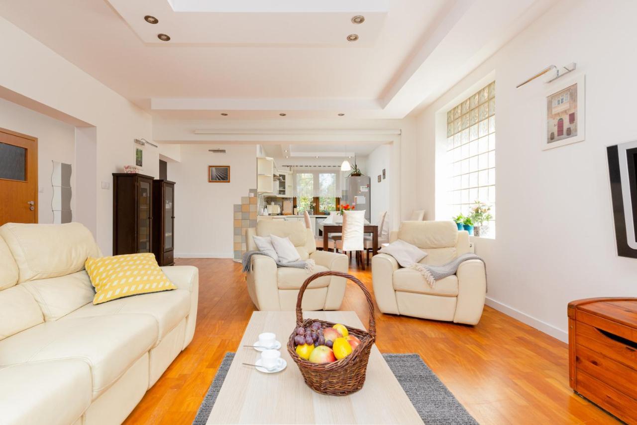 Holiday House Cinema Experience Warsaw Michalowice By Renters Villa Bagian luar foto