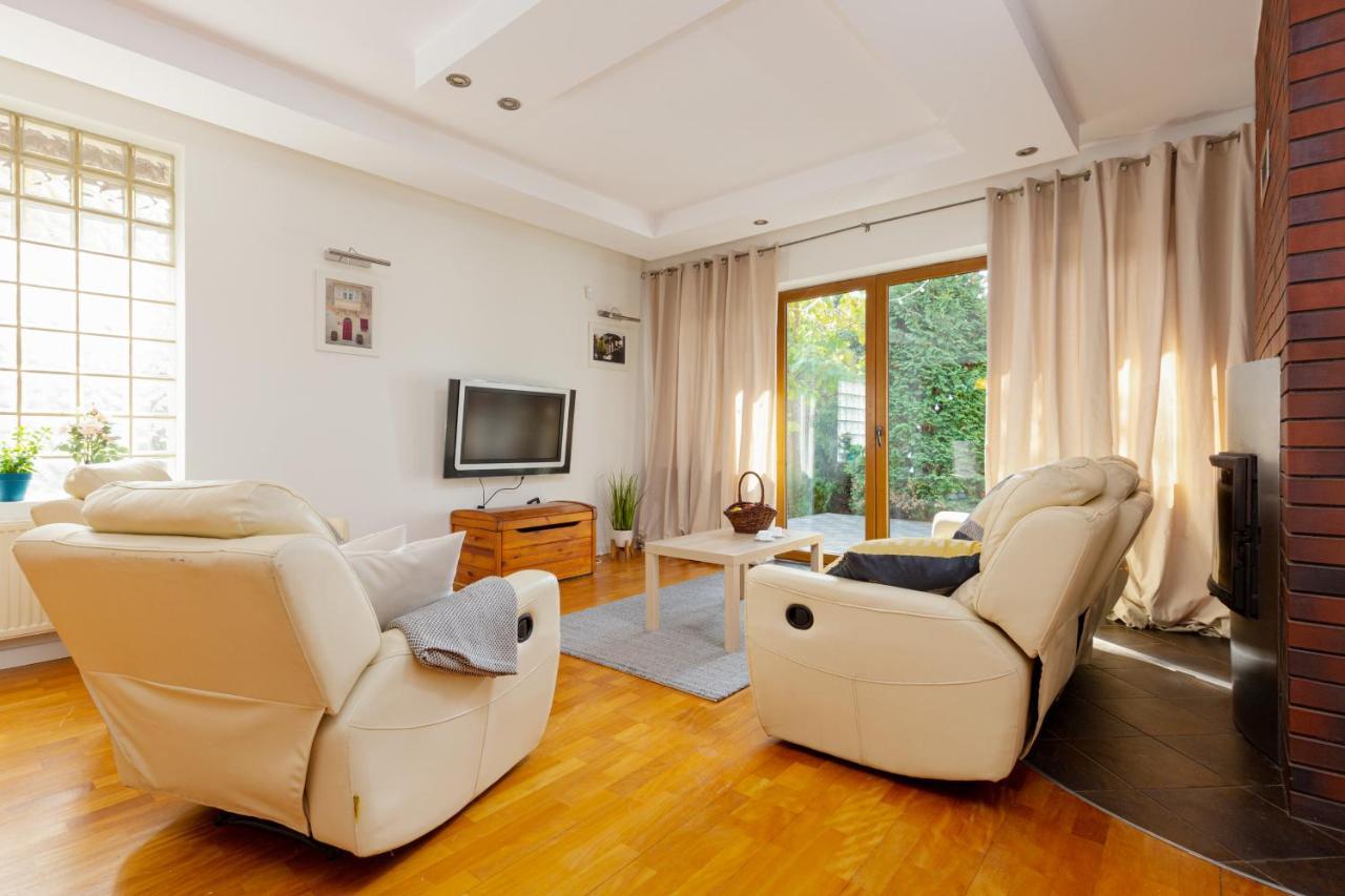Holiday House Cinema Experience Warsaw Michalowice By Renters Villa Bagian luar foto
